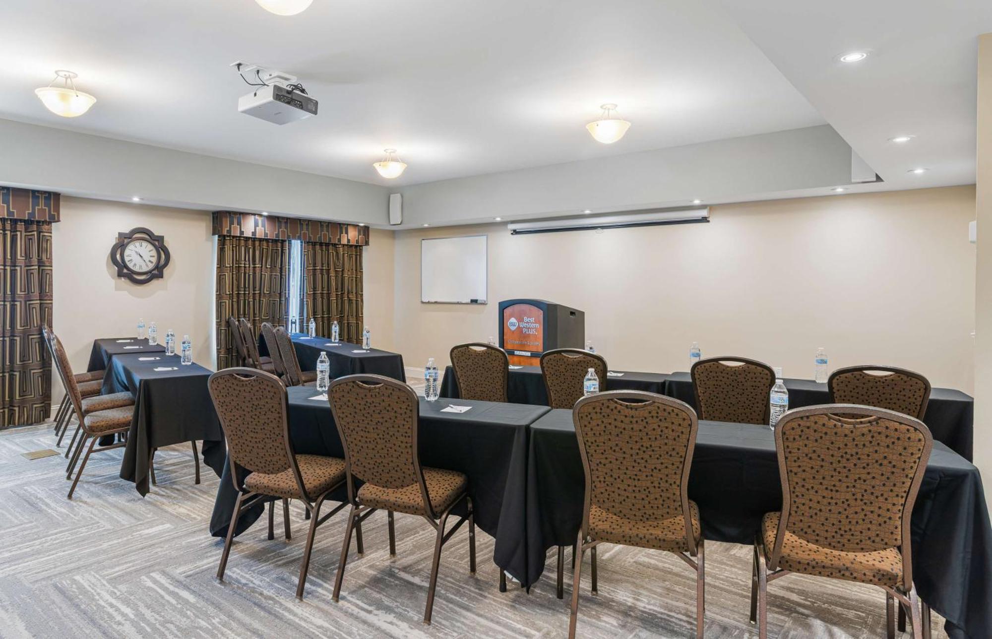Best Western Plus Westgate Inn And Suites Леланд Экстерьер фото