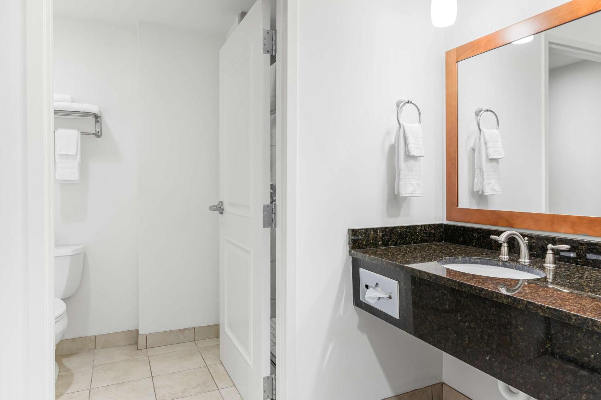 Best Western Plus Westgate Inn And Suites Леланд Экстерьер фото